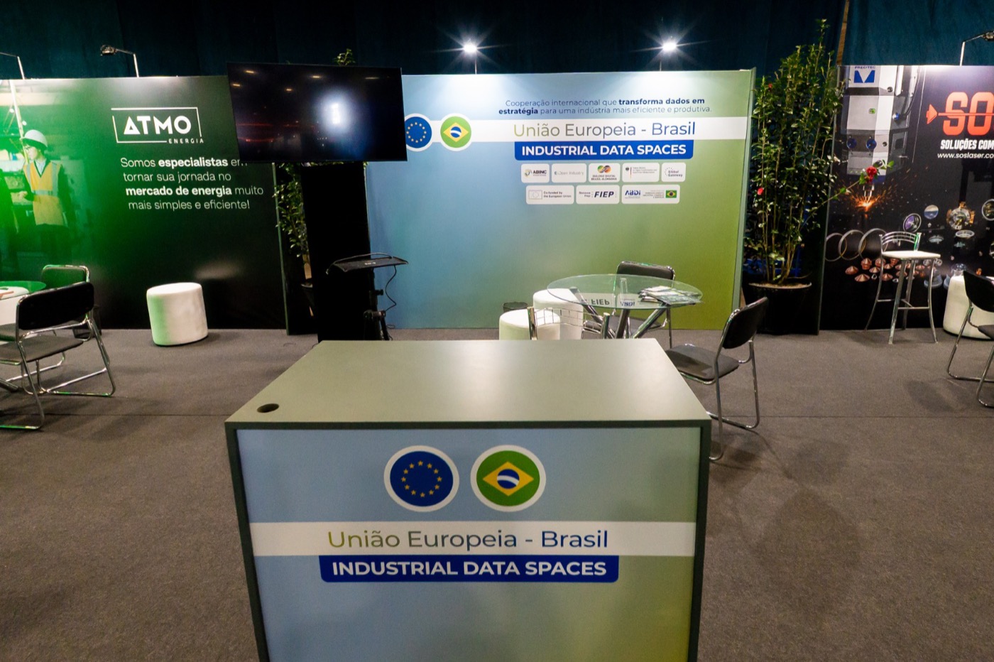 Stand da cooperação União Europeia–Brasil Industrial Data Spaces na Expo + Indústria 2026