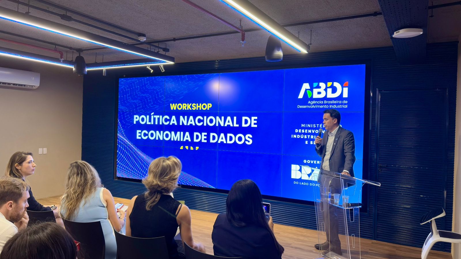 Apresentação durante o workshop da Política Nacional de Economia de Dados na ABDI